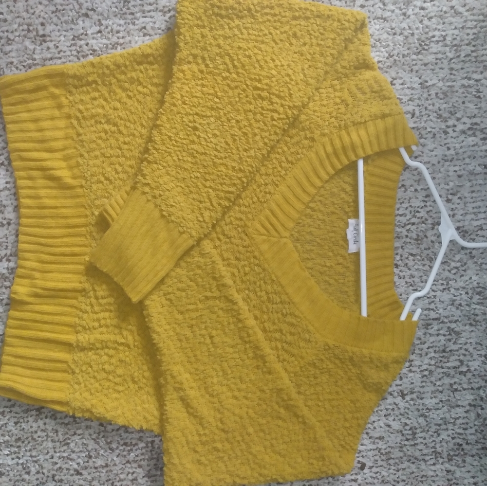 Burnt yellow sweater, Size L